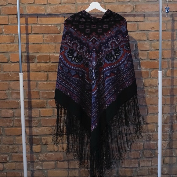 Beautiful wool scarf with silk fringe - Picture 3 of 3